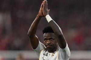 欧冠失利！皇马两位巨星发生争执，维尼修斯反击贝林：“闭嘴！”