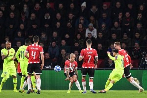 三连冠后必卖核心？6000万标价背后，埃因霍温陷冠军即拆队魔咒